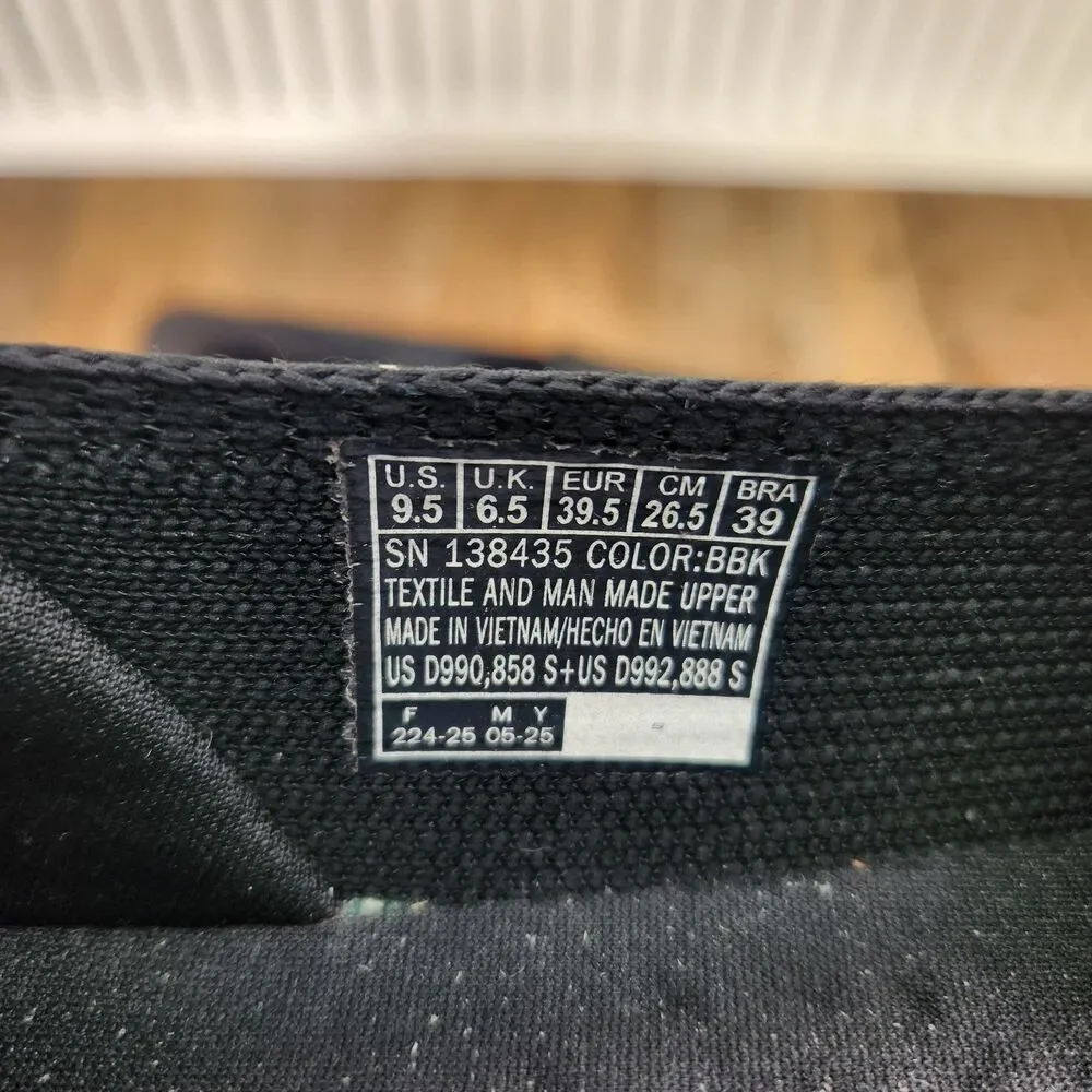 Skechers pre owned